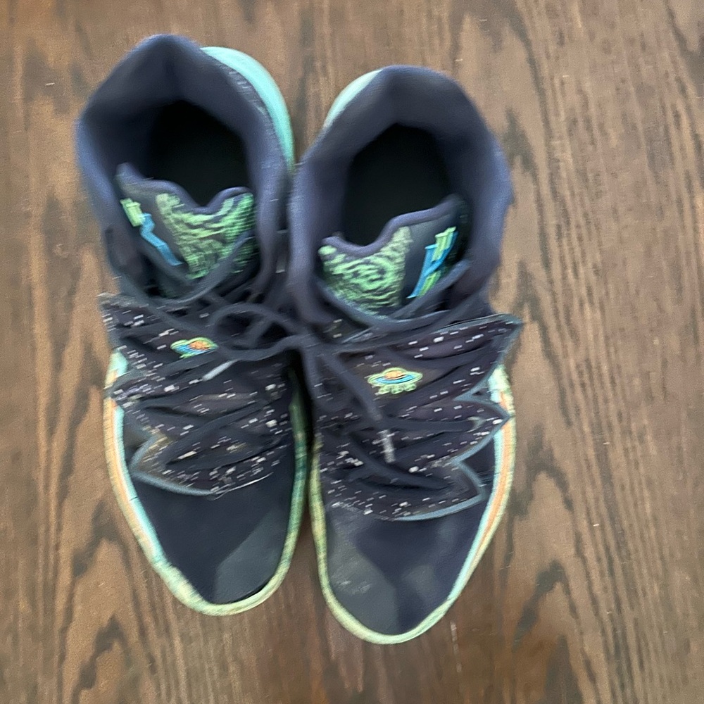 Kyrie Irving Nike basketball shoes with the ufo